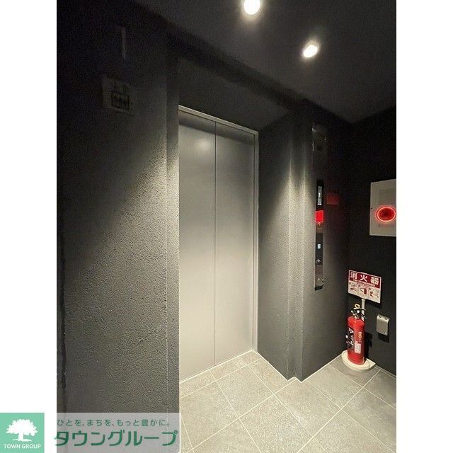 エントランス　エレベーター