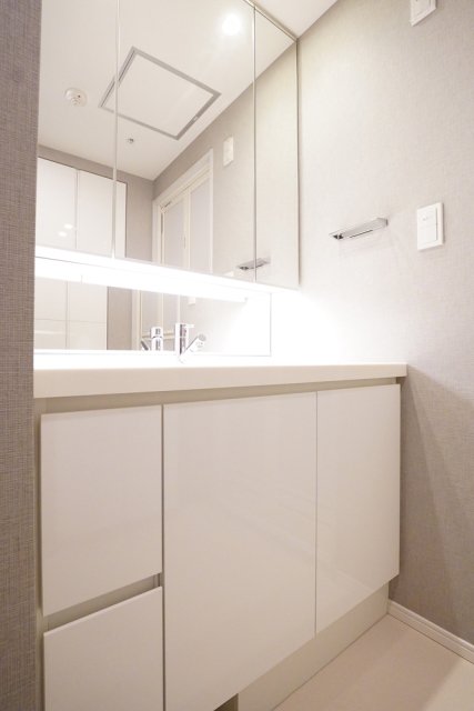 洗面設備　朝の身支度には欠かせない独立洗面化粧台