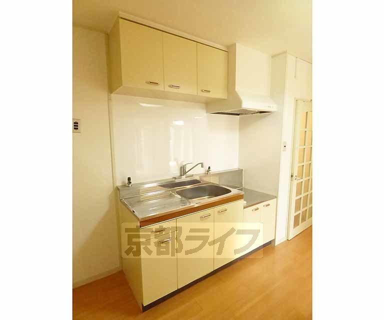 キッチン　二口コンロも置けます。