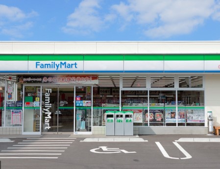 コンビニ　ファミリーマート阿賀野保田店（コンビニ）まで700m