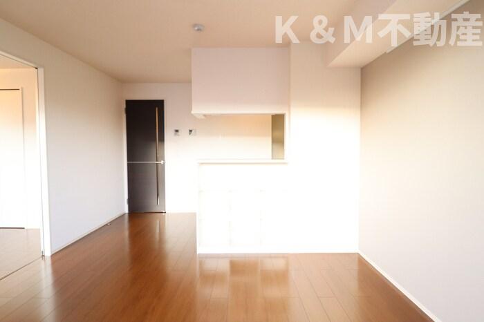 居室・リビング　こちらのリビングで趣味の時間をお楽しみください