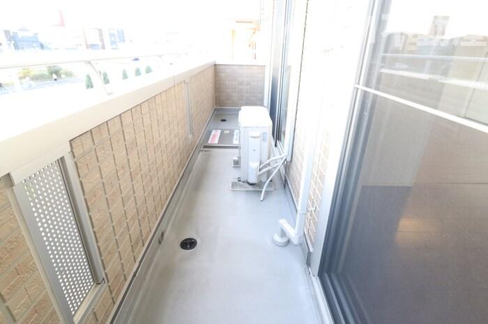 バルコニー　開放的で明るい空間を演出してくれるバルコニーです