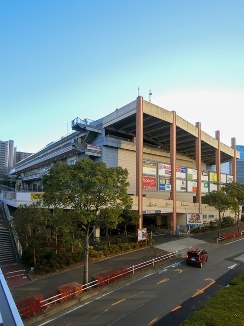 ショッピングセンター　クロスガーデン多摩（ショッピングセンター）まで2734m