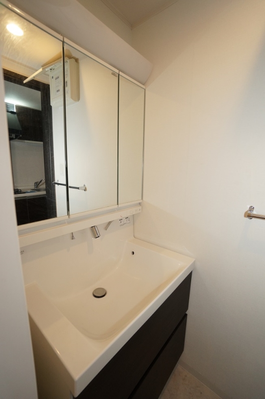 洗面設備　※他の号室写真になります。