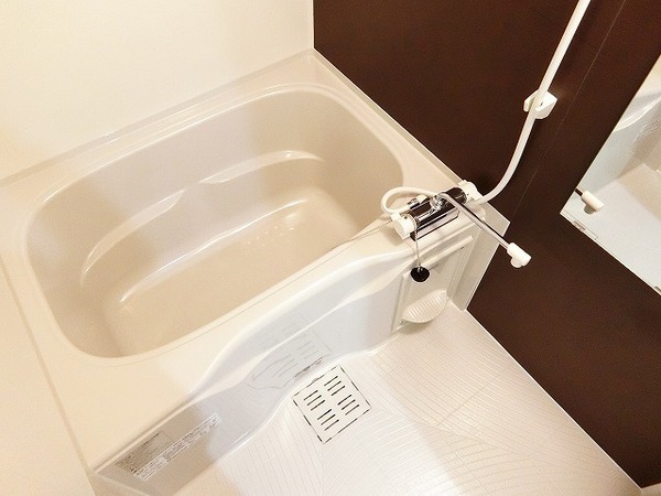 バス・シャワールーム　浴室乾燥機付きバス！