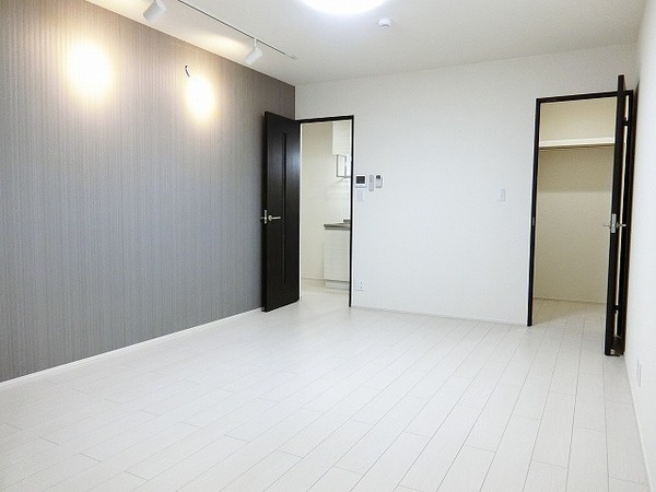 居室・リビング　広々とした洋室！