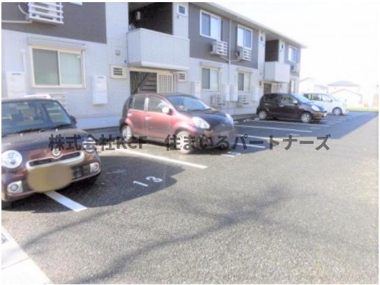 駐車場　駐車場があるので、車を買う予定の方も安心です