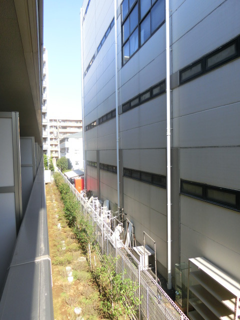 眺望　植栽が埋めてあり緑が綺麗ですね。