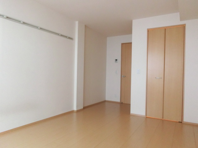 居室・リビング　洋室８．３帖にＷＩＣも付いてます。友達に自慢したくなりますね