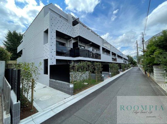 建物外観　駐車場