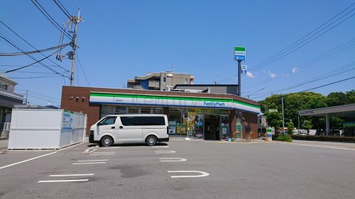 コンビニ　ファミリーマート宝塚高司店（コンビニ）まで534m