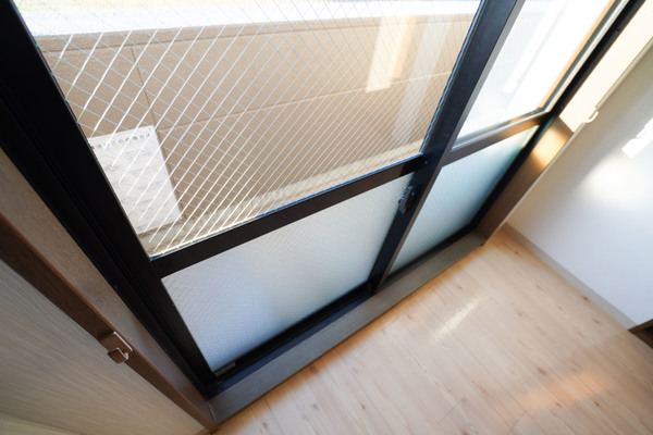 バルコニー　同じ建物の別のお部屋