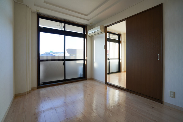 居室・リビング　同じ建物の別のお部屋