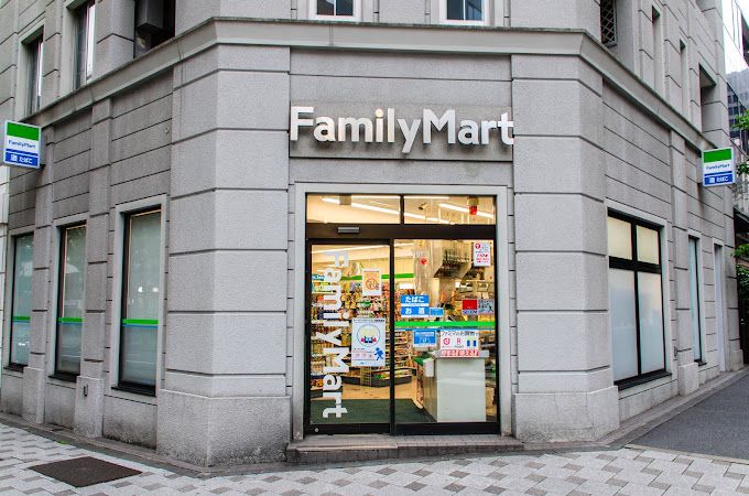 コンビニ　ファミリーマート 麹町一丁目店（コンビニ）まで39m