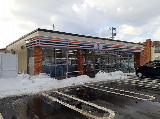 コンビニ　セブンイレブン秋田添川店（コンビニ）まで300m