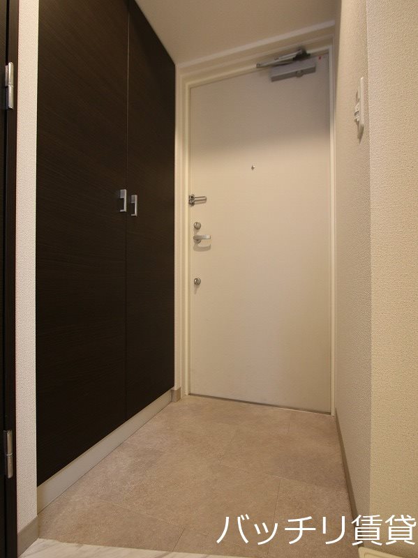 玄関　画像は、同型タイプの為、現状を優先いたします。