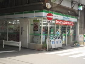 コンビニ　ファミリーマート（コンビニ）まで450m