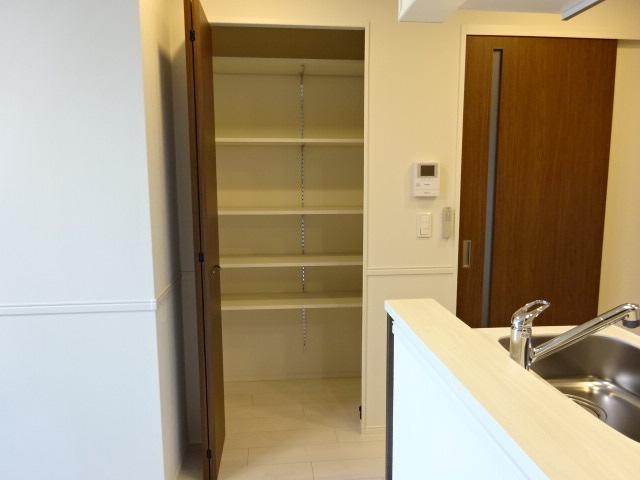 収納　パントリー