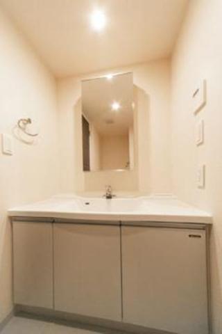 洗面設備　独立洗面化粧台が付いています