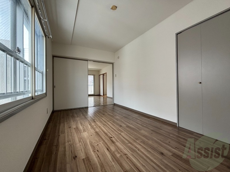 その他部屋・スペース　こちらのお部屋は光が差し込む、温かみのあるお部屋です。