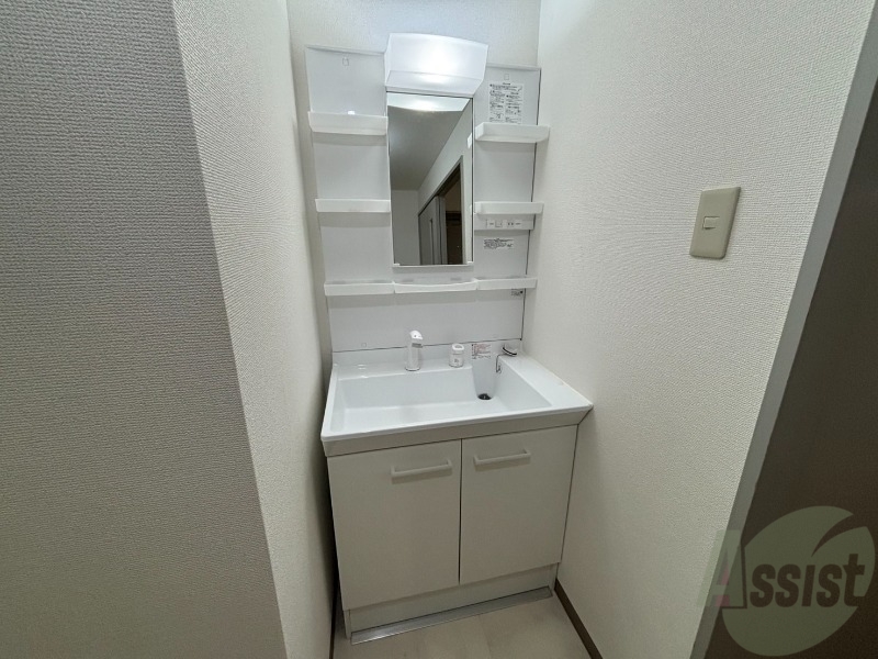 洗面設備　独立洗面台です。大きくてよいですね。シャンプーもできます！
