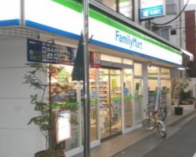 コンビニ　ファミリーマート上井草駅東店（コンビニ）まで70m