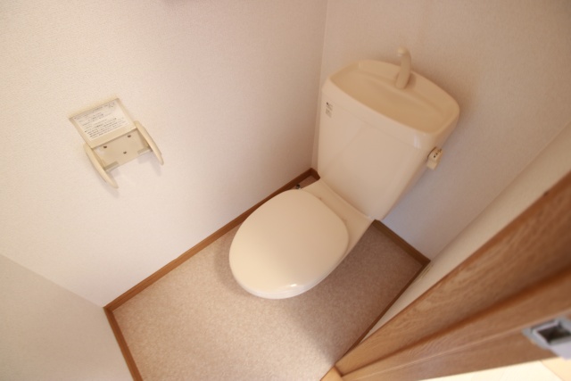 トイレ　※別室の参考写真の為、現況優先です。