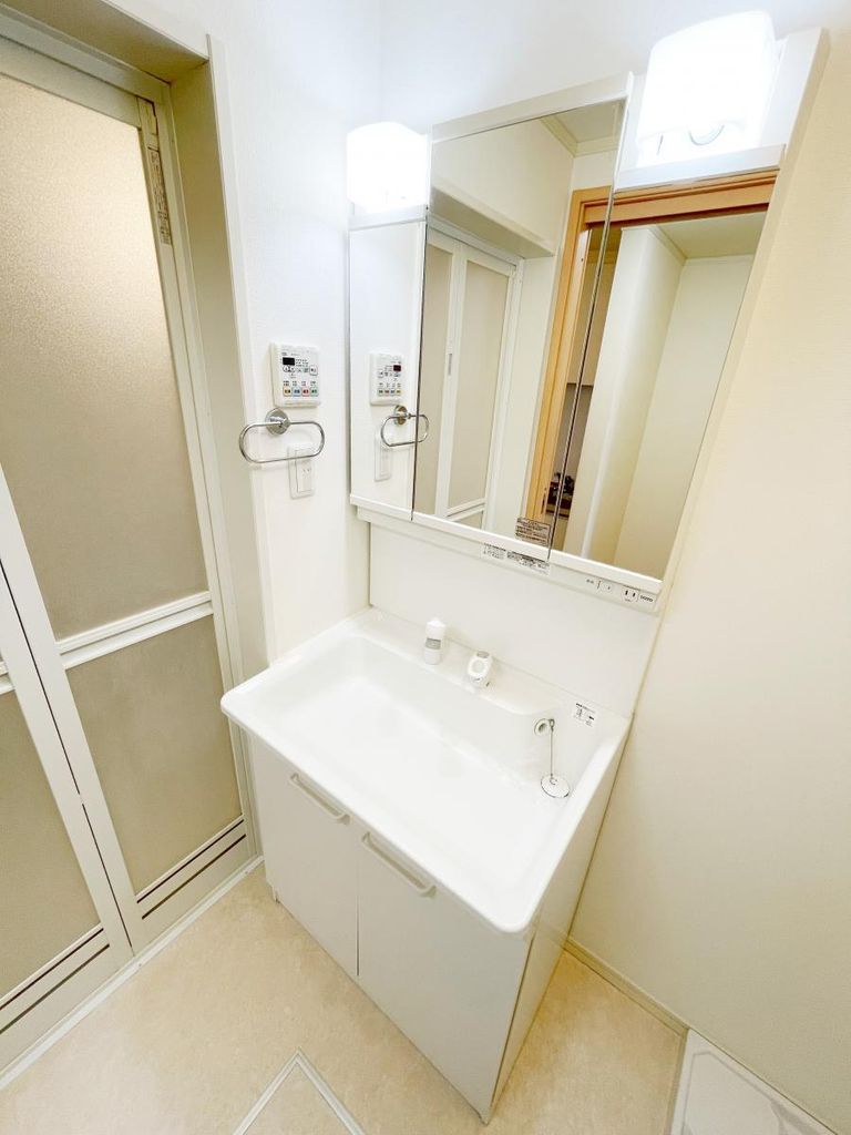 洗面設備　★朝の支度に便利な独立洗面台★