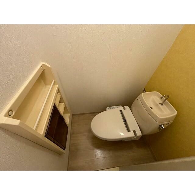 トイレ　別号室の写真です。