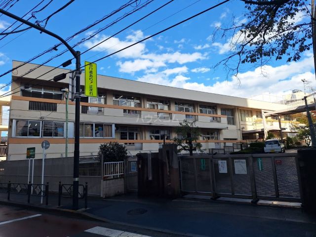 小学校　調布市立滝坂小学校（小学校）まで407m