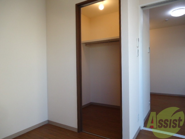 収納　ウォークインクローゼットでしっかり収納