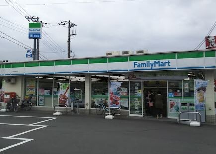 コンビニ　ファミリーマート今宿東町店（コンビニ）まで597m