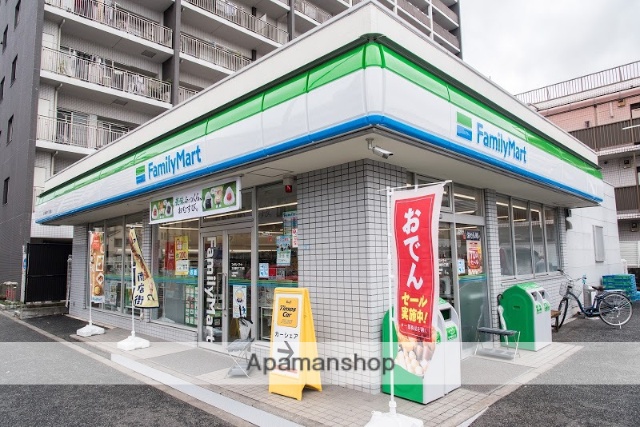 コンビニ　ファミリーマート（コンビニ）まで64m