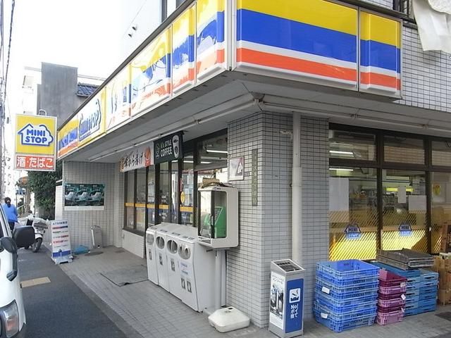コンビニ　ミニストップ（コンビニ）まで750m