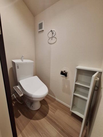 トイレ　別号室のお写真です