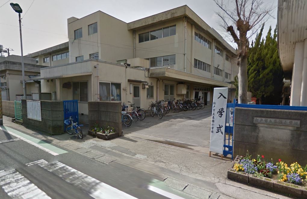 小学校　松戸市立馬橋小学校（小学校）まで584m