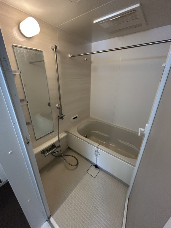 バス・シャワールーム　追い焚き機能付きで便利♪