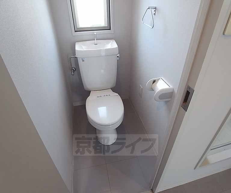 トイレ　お風呂トイレ別のセパレートタイプです。