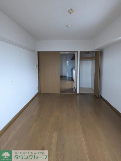 玄関　※別部屋参考写真です