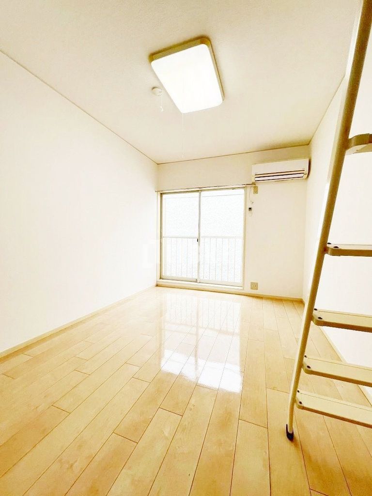 居室・リビング　玄関