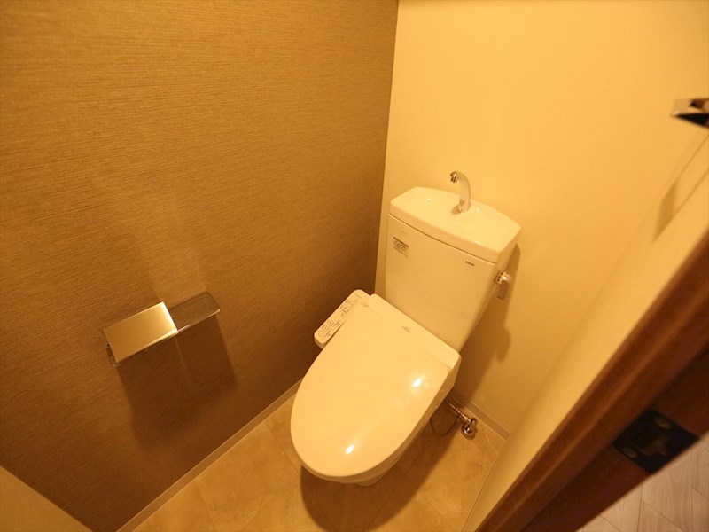 トイレ　温水洗浄暖房便座付トイレ