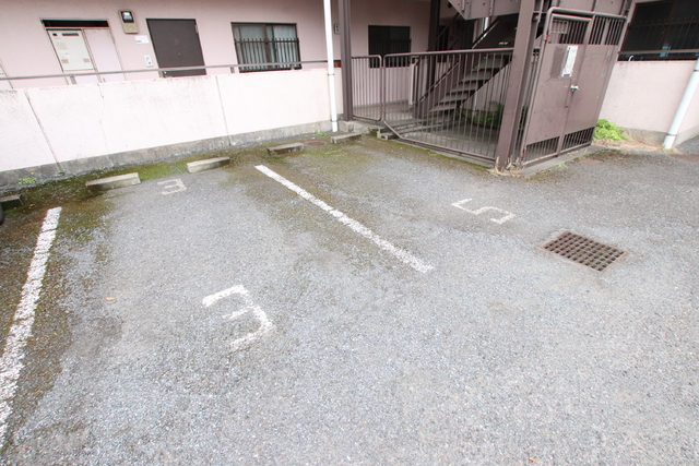 駐車場　★敷地内駐車場★（空き状況・使用料等詳細はご確認下さい）
