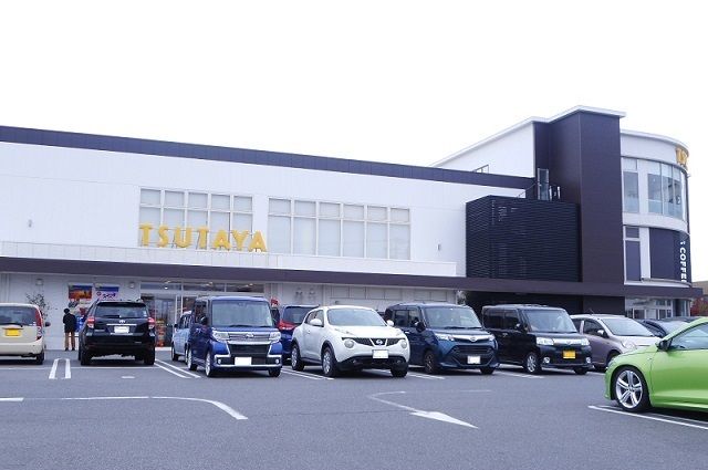 レンタルビデオ　ＴＳＵＴＡＹＡ角盤町店（レンタルビデオ）まで500m