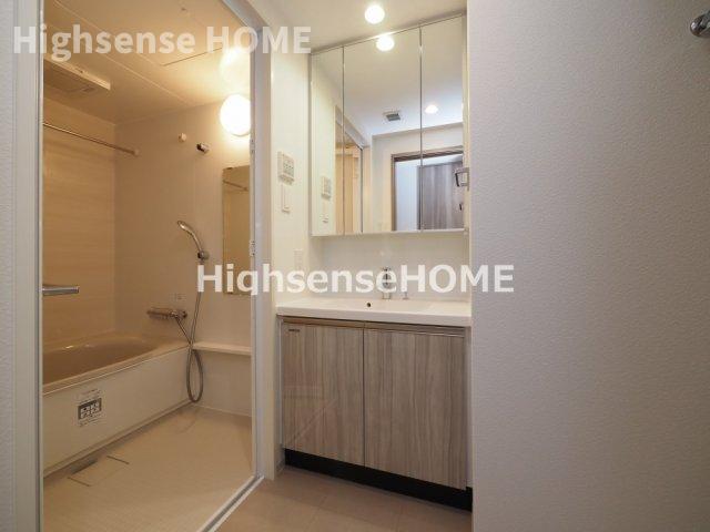 洗面設備　スペースが確保できる洗面所です