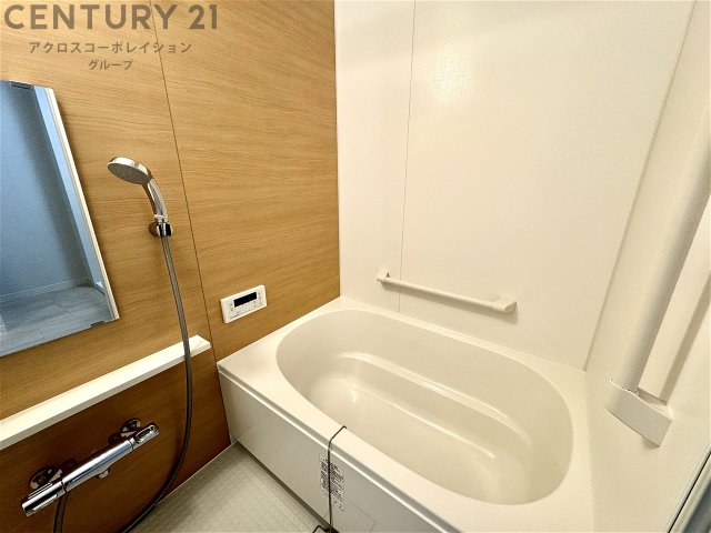 バス・シャワールーム　便利な追い炊き機能、浴室乾燥機付き♪