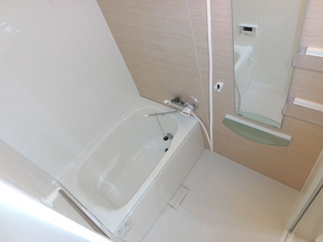 バス・シャワールーム　きれいな浴室