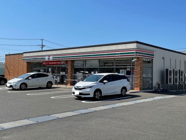 コンビニ　セブンイレブン（コンビニ）まで500m