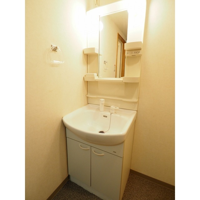 洗面設備　他号室参照。現況優先。