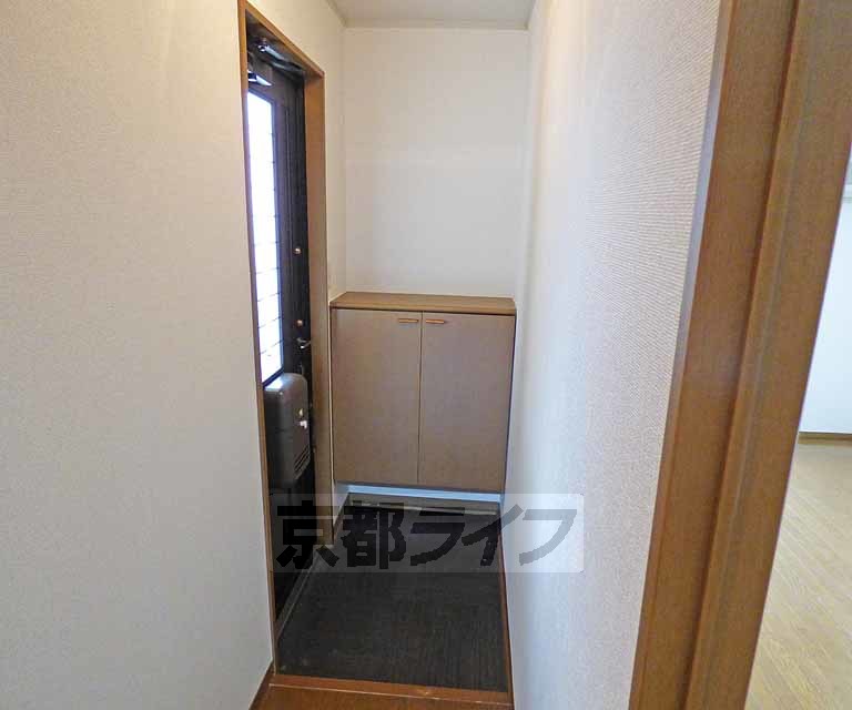 玄関　大きい玄関扉です。