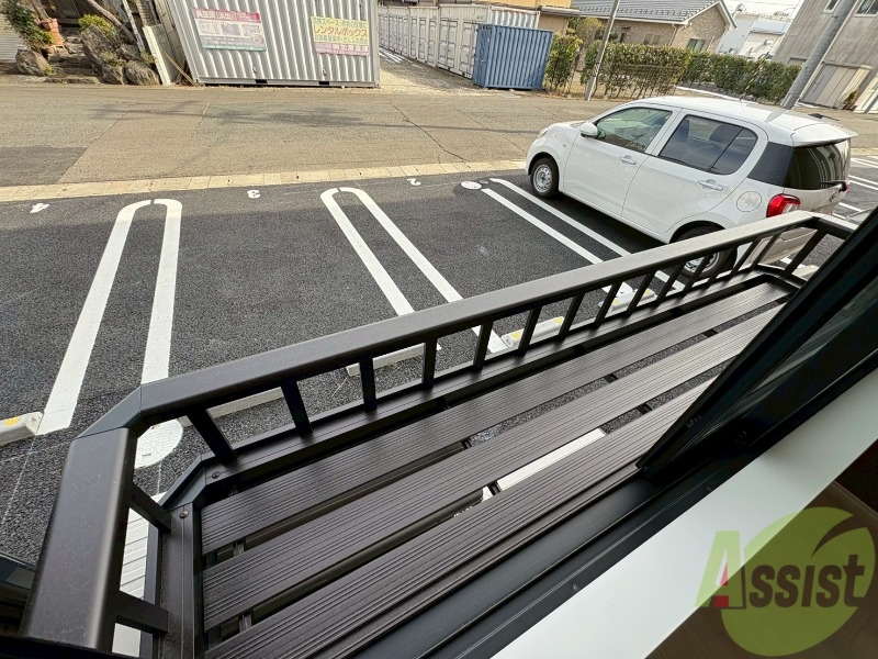 バルコニー　こちらで物干し設置可能でございます。日当たり良好です。